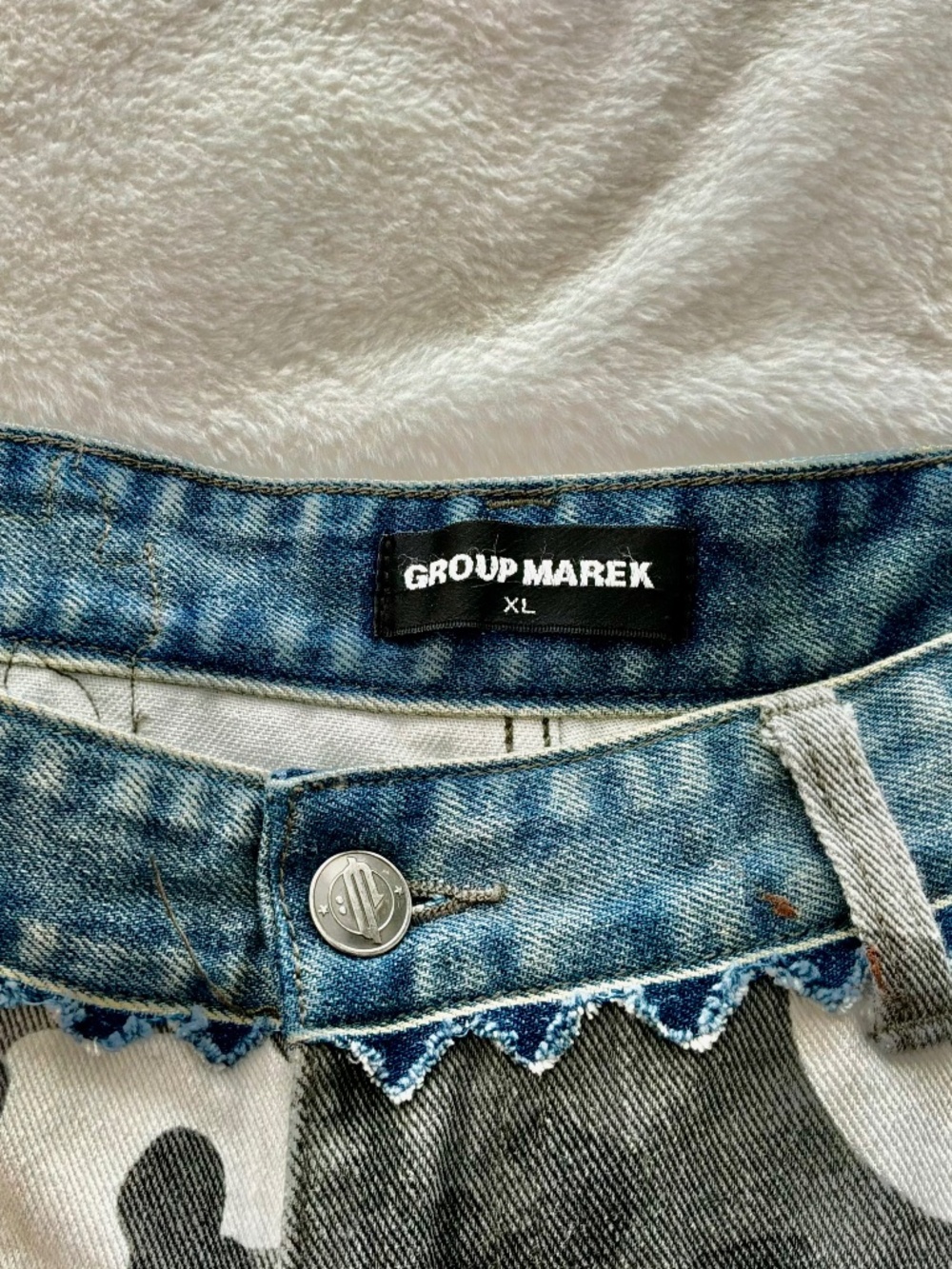 GROUP MAREK Two-Toned Scalloped Waistband Camo Print Jeans XL
